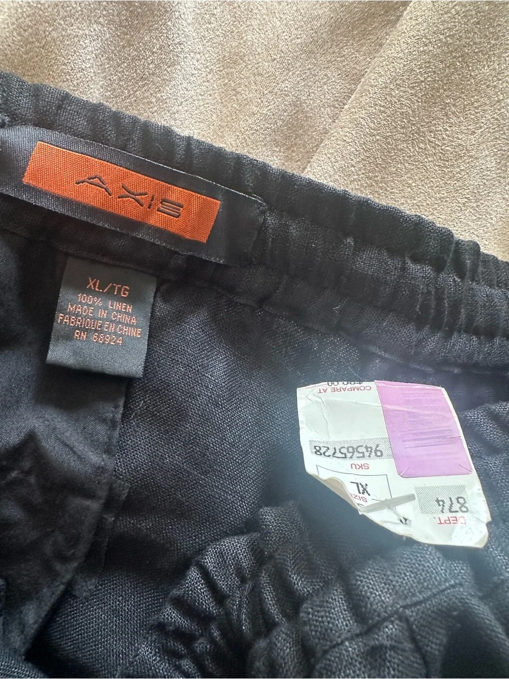 AXIS comfortable black